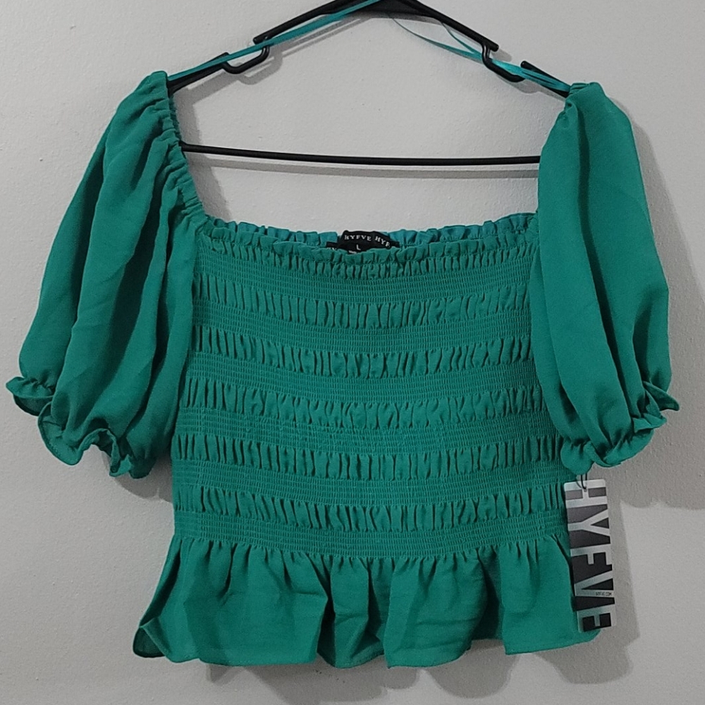 NWT, HYFVE crop top green